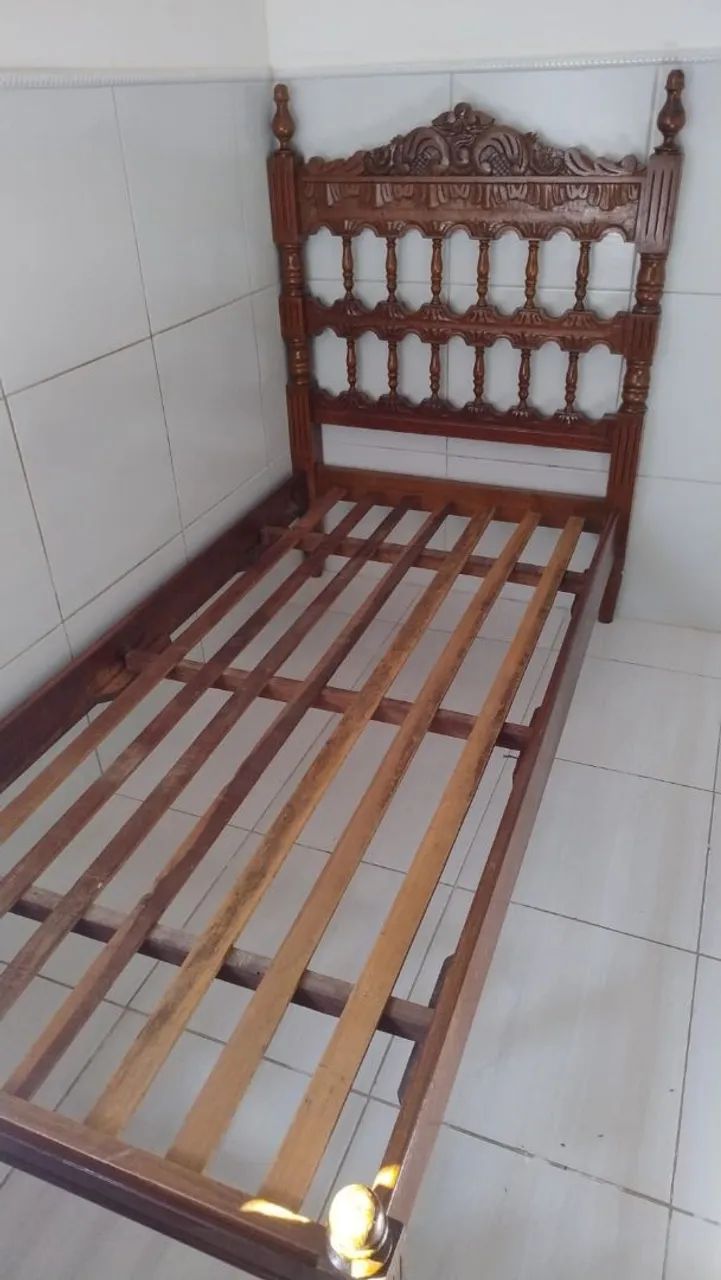 Cama solteirão em madeira maciça trabalhada - Foto 3