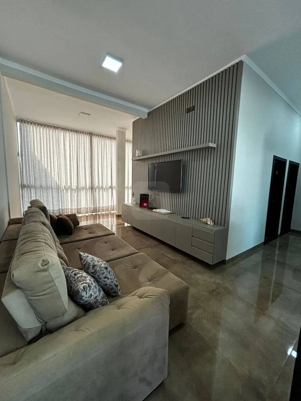 Casa à Venda com Sala Comercial No Bairro Jardim Canaã - Foto 5