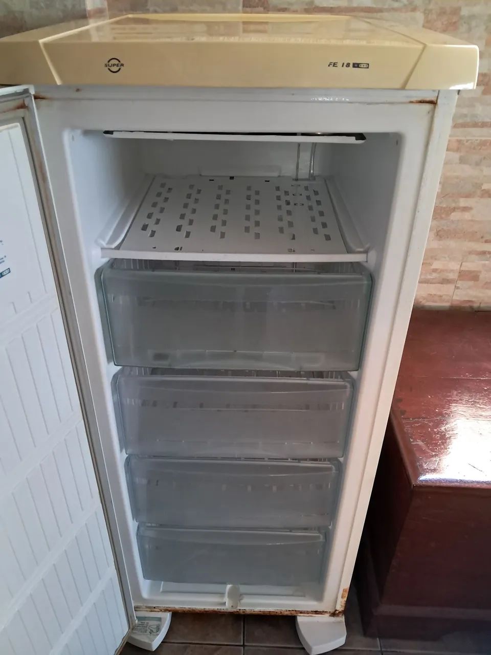 Frezzer  vertical eletrolux  f18 - Foto 2