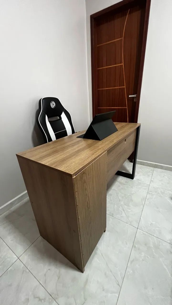 Mesa e cadeira / escritório 