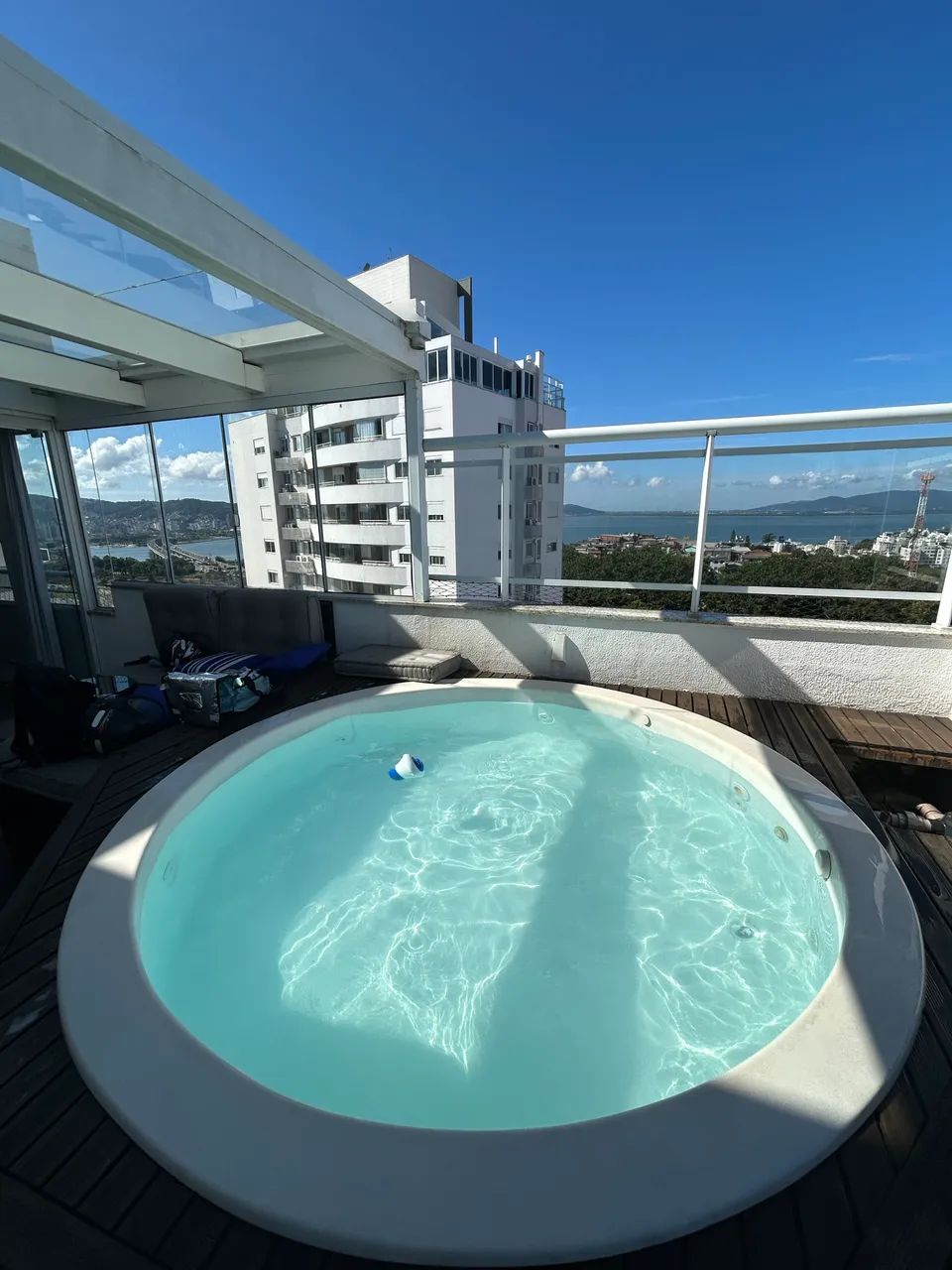 Piscineiro (manutenção e limpeza de piscina) 