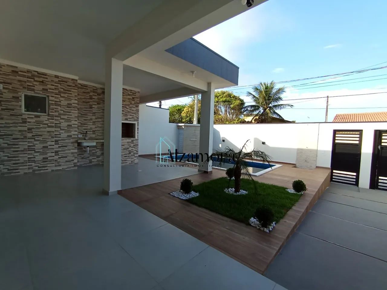 Casa com piscina apenas 200 metros do mar! - Foto 3