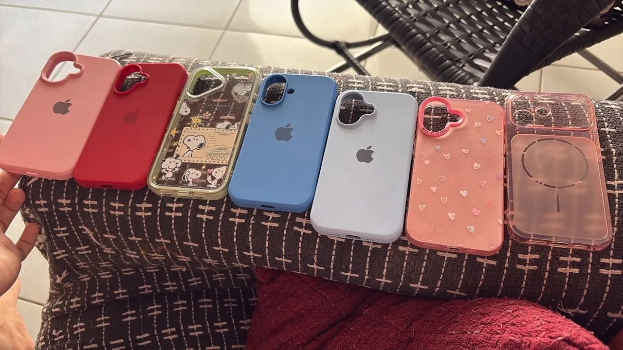 Vendo 7 capinhas pro iPhone 16 normal semi novas !