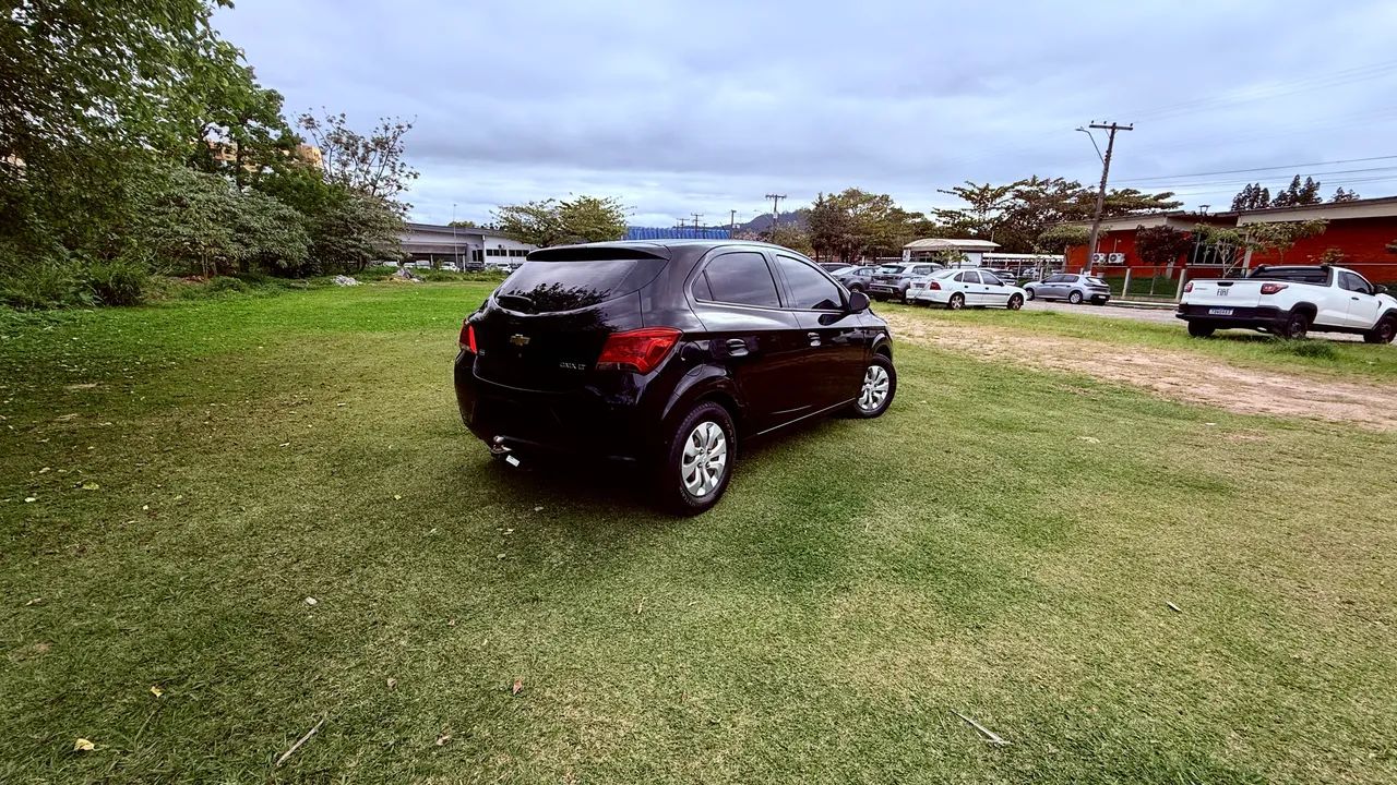 Chevrolet Onix Hatch LT 1.0 8V Flex Mec. 4P 2017 - Foto 3
