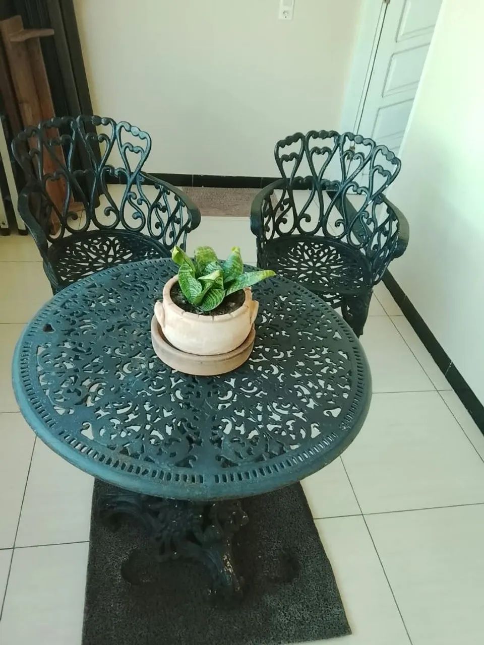 Mesas e cadeiras 