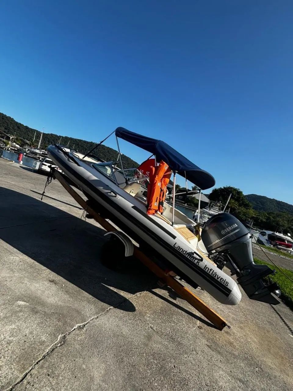 Bote inflável Landmark 19 pés Yamaha 90hp 