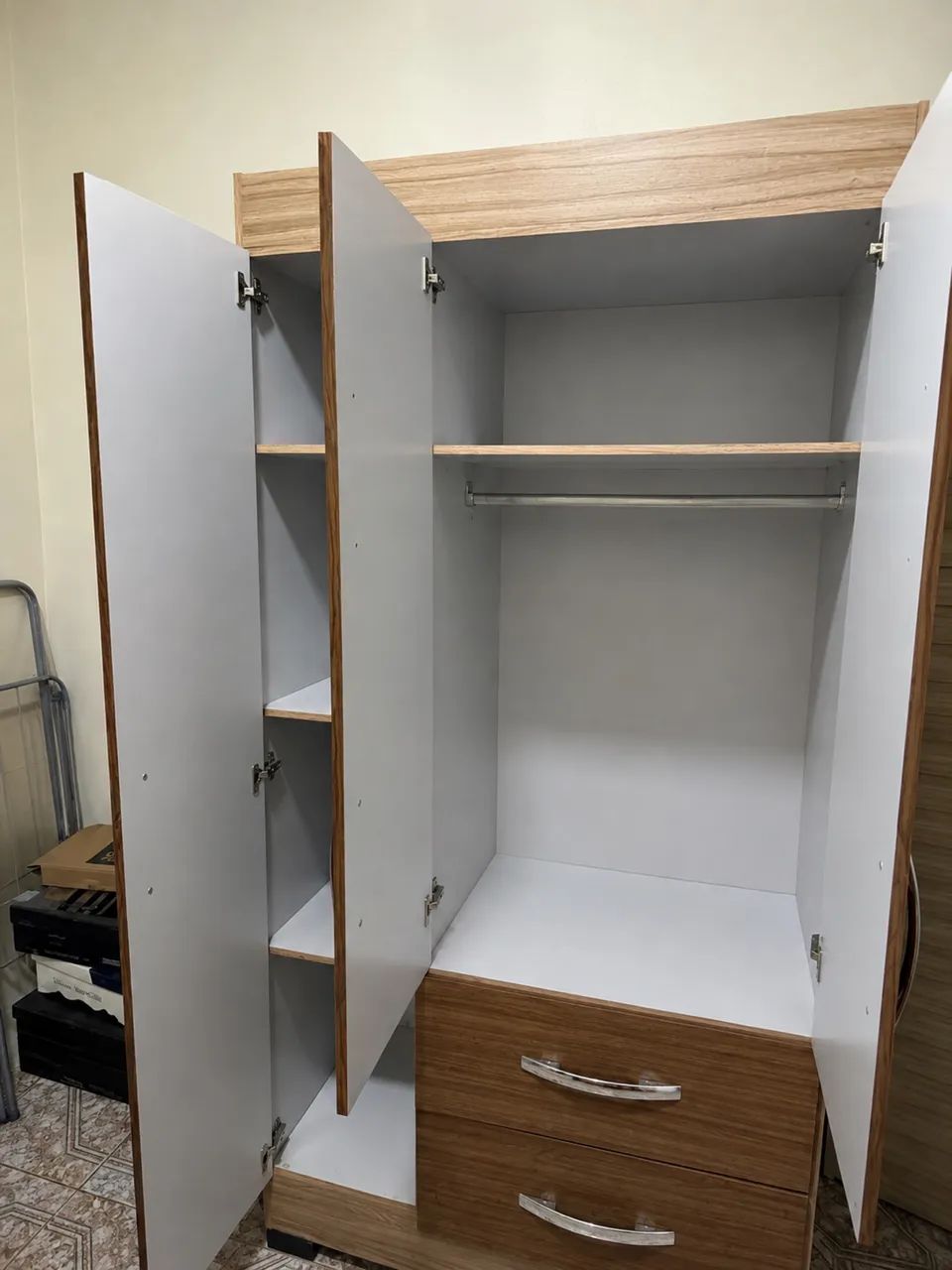 Guarda roupa de solteiro 