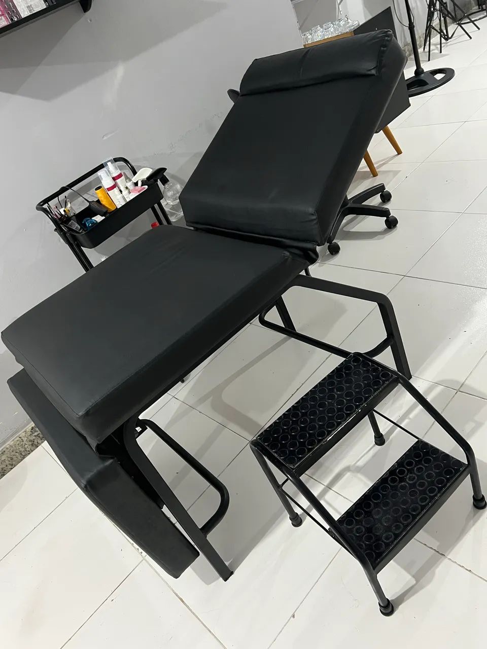 Vendo kit estética maca, mocho, escada e carrinho auxiliar  - Foto 3