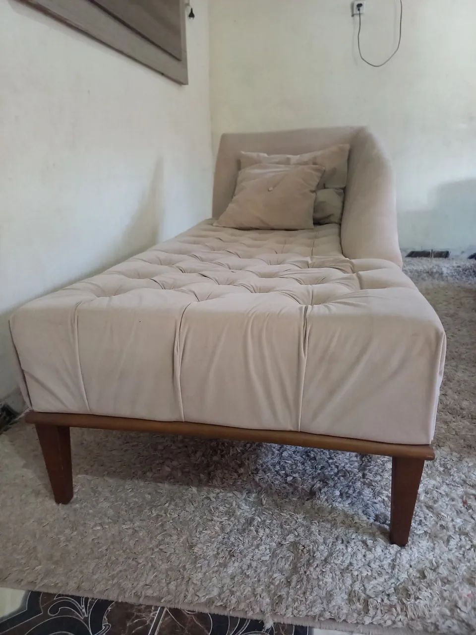 Sofá/ chaise bege capitonê - 850