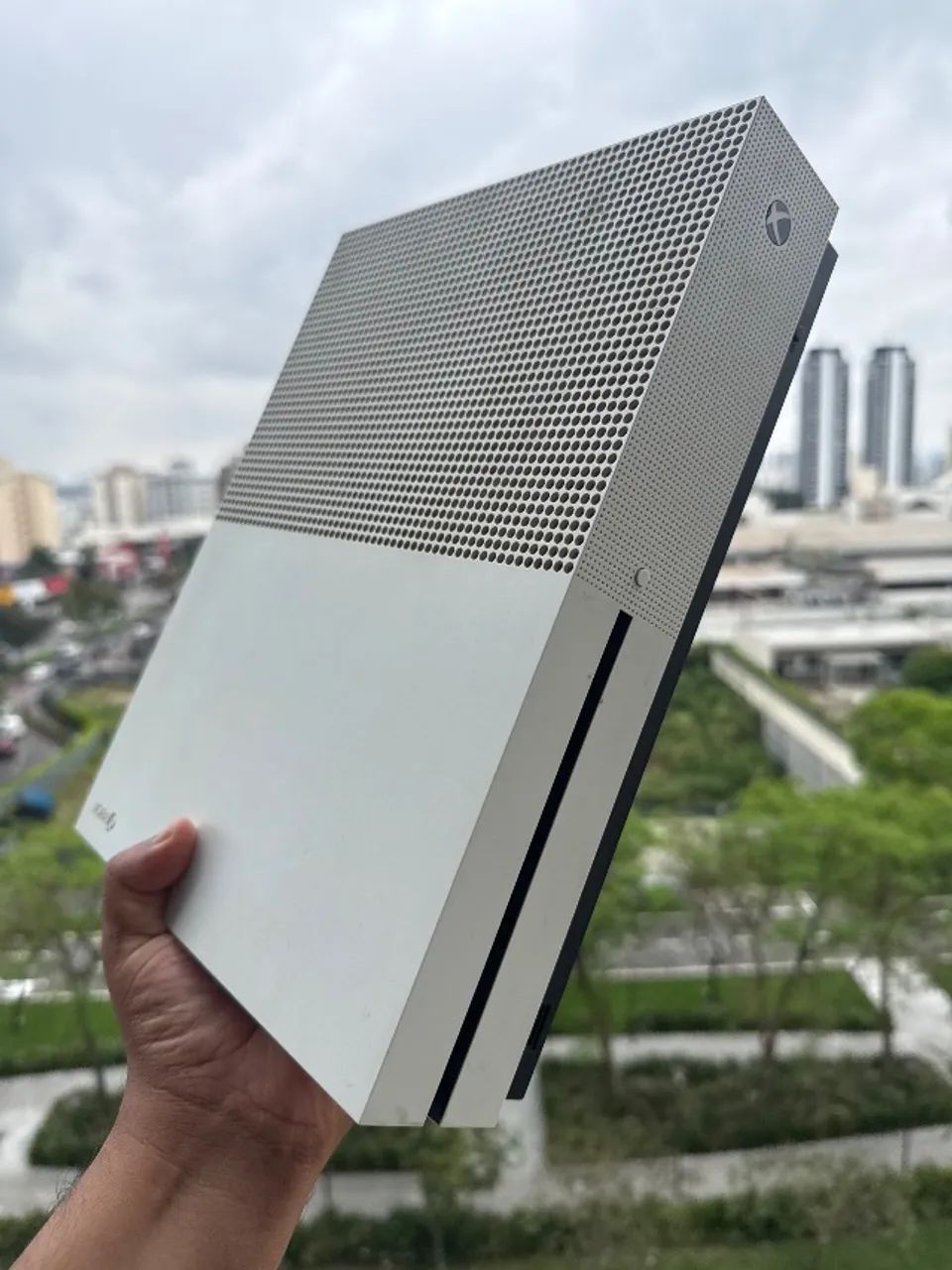 XBOX ONE S ( 1 TERA DE ARMAZENAMENTO )