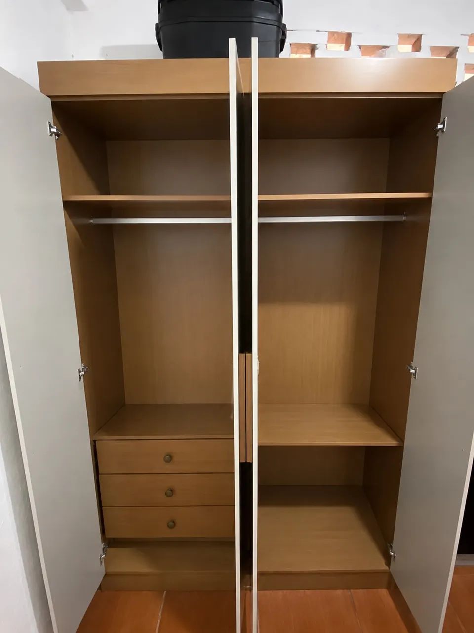 Vendo os 3 : painel de sala e mesa de centro , guarda roupa .  - Foto 4