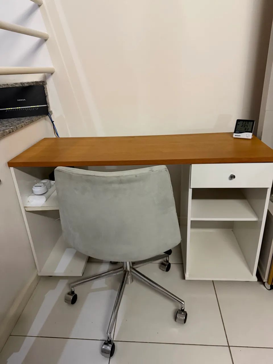 Mesa de trabalho com cadeira 