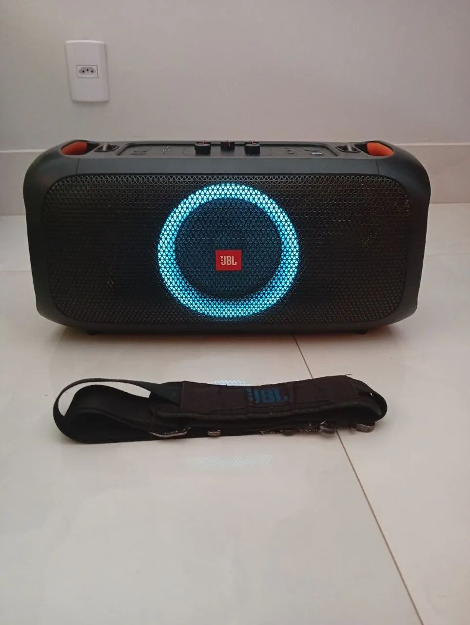 Caixa JBL partybox on the go