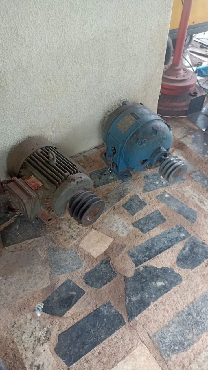 Vendo dois motores 7/5 trifásico de alta.