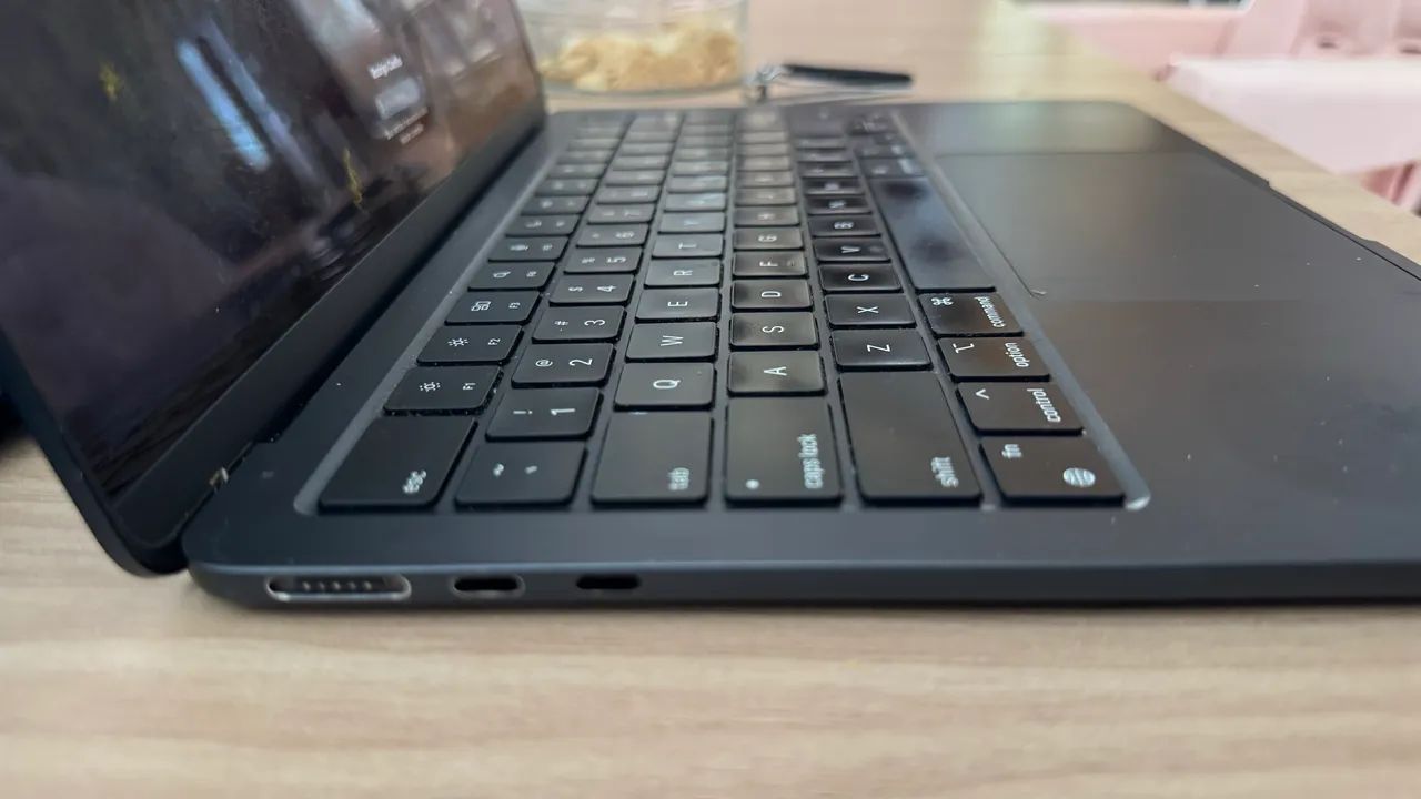 MacBook Air M2 (2022) - 256GB - Cor Meia-noite (Midnight