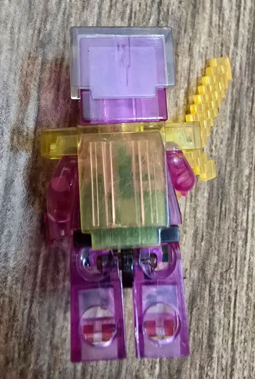 Boneco Mini Zumbi Piglin translúcido colecionável Minecraft com espada - Foto 2