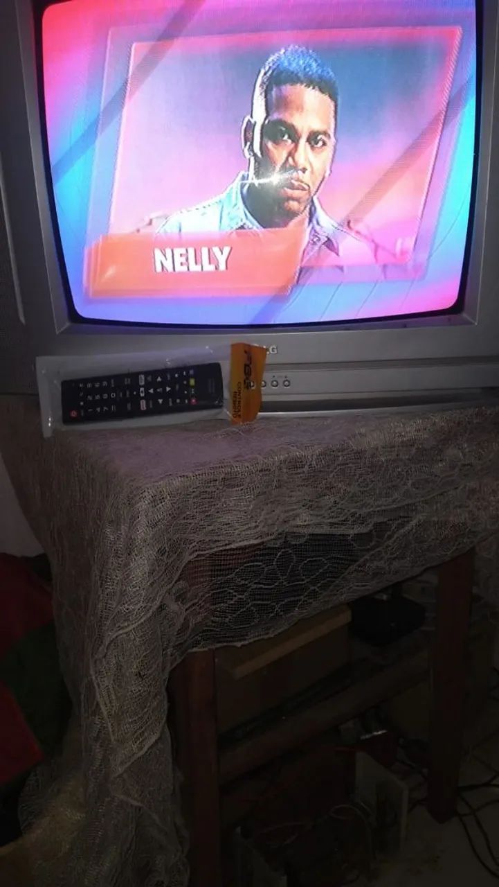 Tv LG 20 polegadas com controle remoto e conversor. 