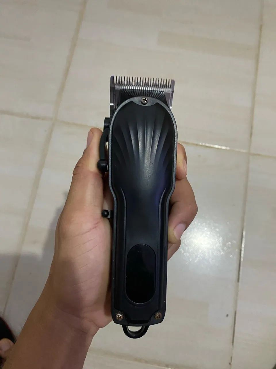 MÁQUINA DE CORTE E TESOURA 