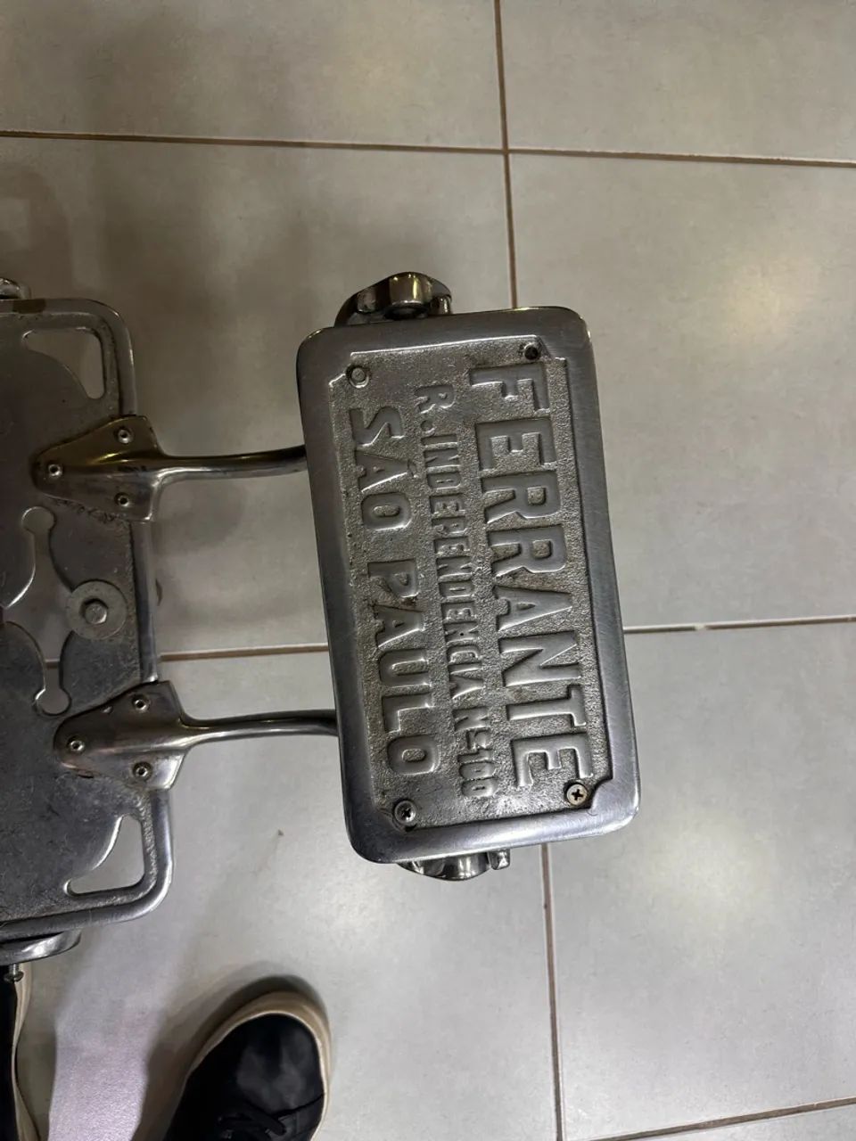 Cadeira de Barbeiro Ferrante Vintage - Foto 4