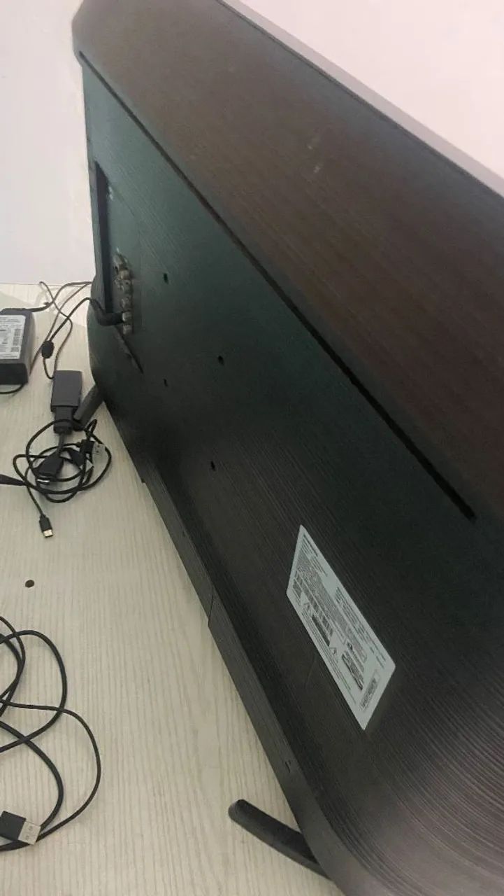 Vendo TV smart, 32 polegadas nova ,apenas tirada da cx para enfeite . - Foto 2