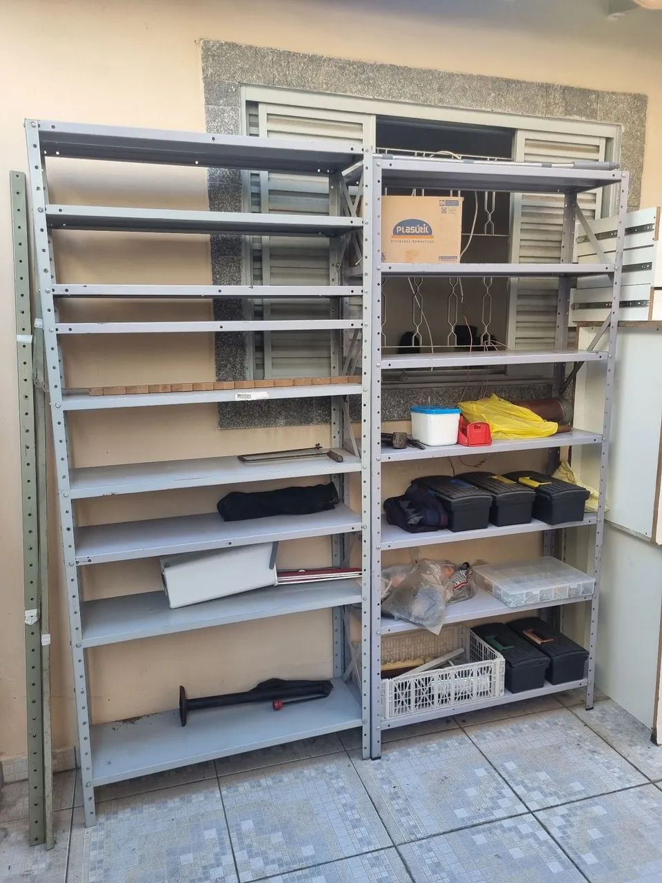 Vende se estante de aço 