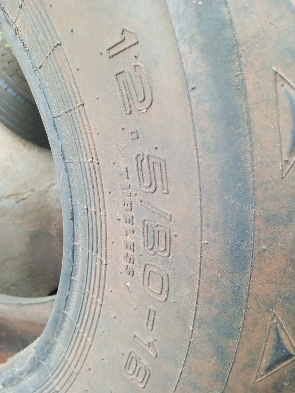 Vendo pneu de trator  - Foto 2