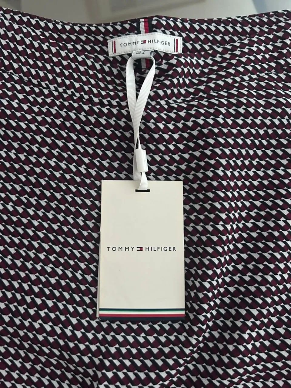 Saia da Tommy Hilfiger - Nova - Foto 5