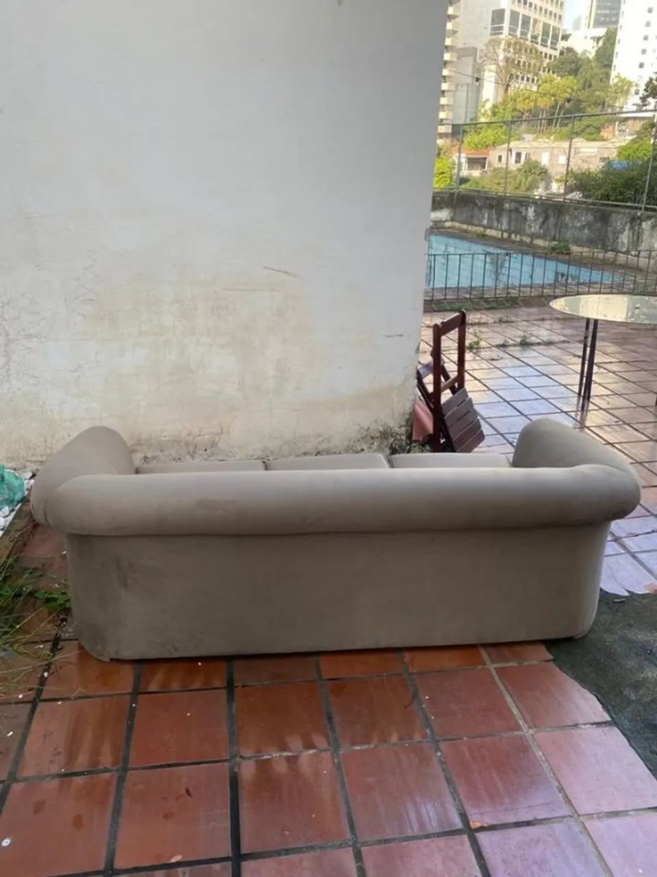 Sofá 3 Lugares Estilo Retrô / Curvo - 2,05 m - Foto 3