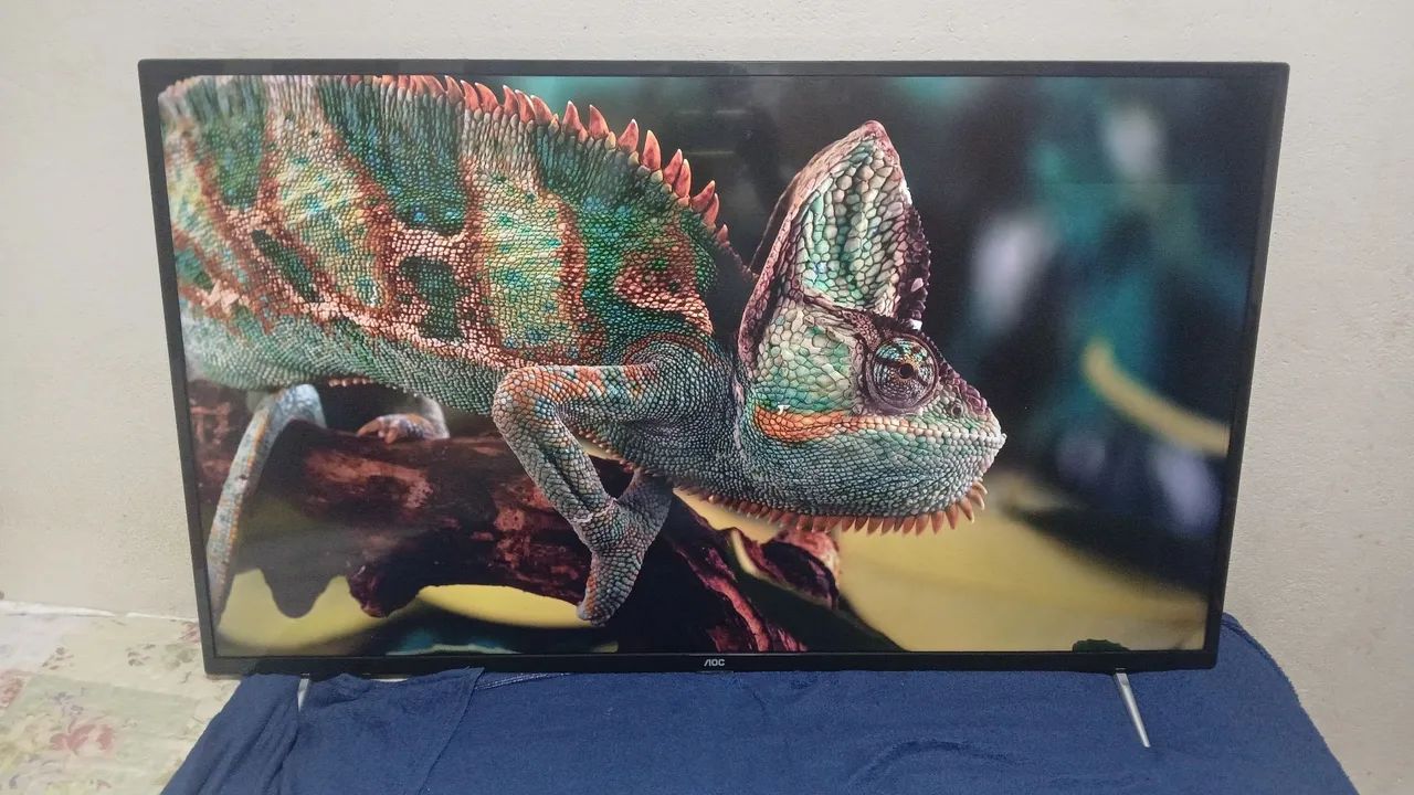 Vendo tv aoc 50 polegadas smart valor 450 pra vim buscar WhatsApp *87 - Foto 5