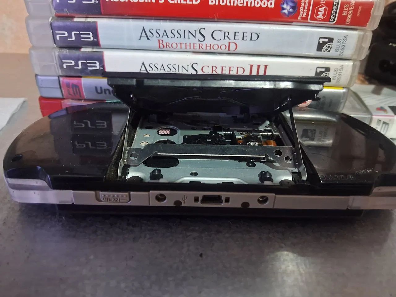 PSP COM DEFEITO COM CARREGADOR  - Foto 5
