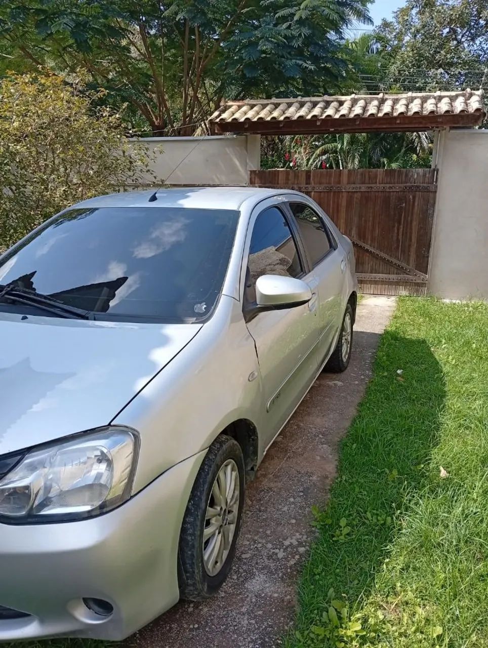 Toyota Etios ETIOS XLS Sedan 1.5 Flex 16V 4p Mec. 2014
