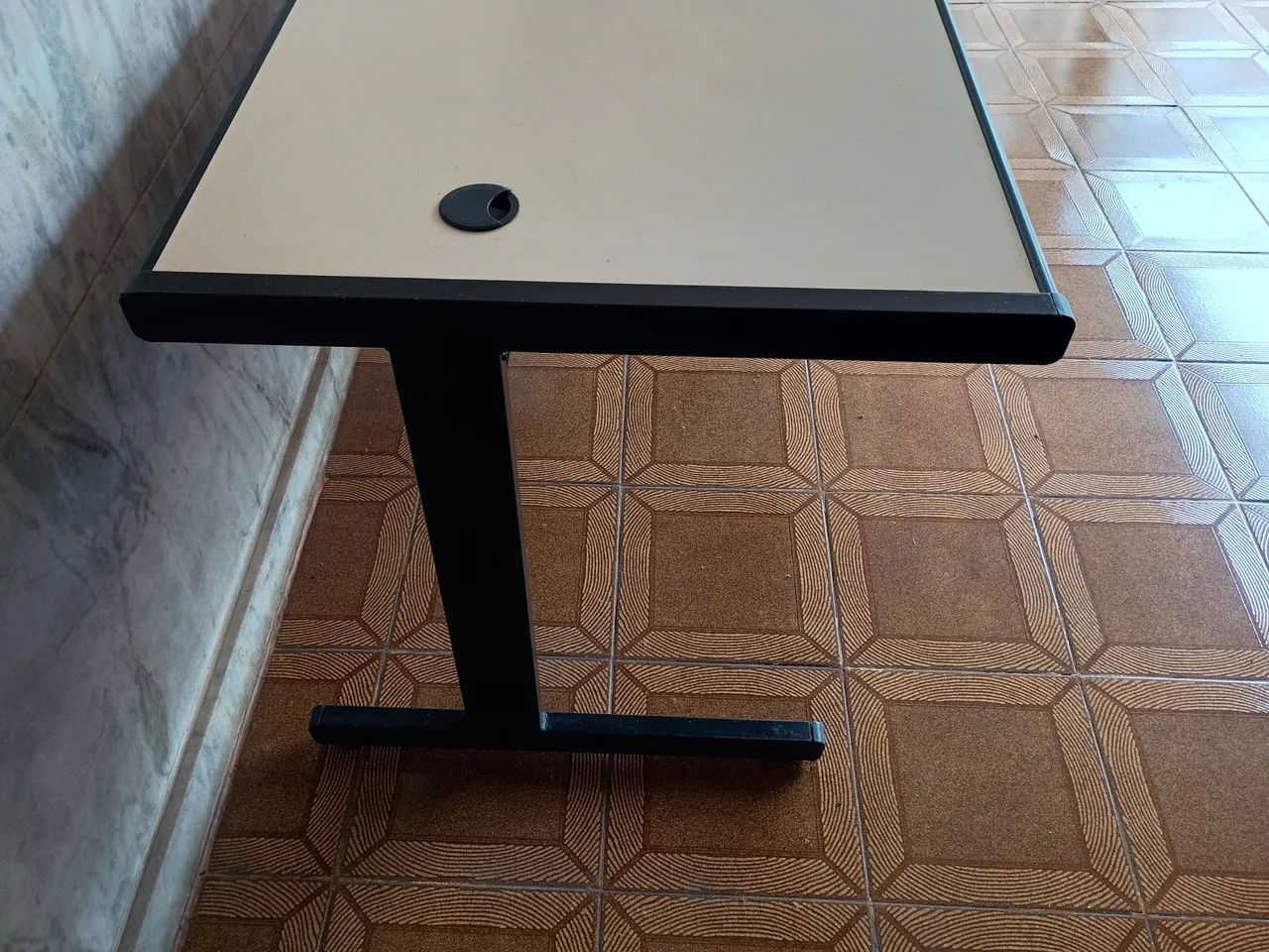 Mesa de Escritorio com Gavetas e carrinho auxiliar  - Foto 4
