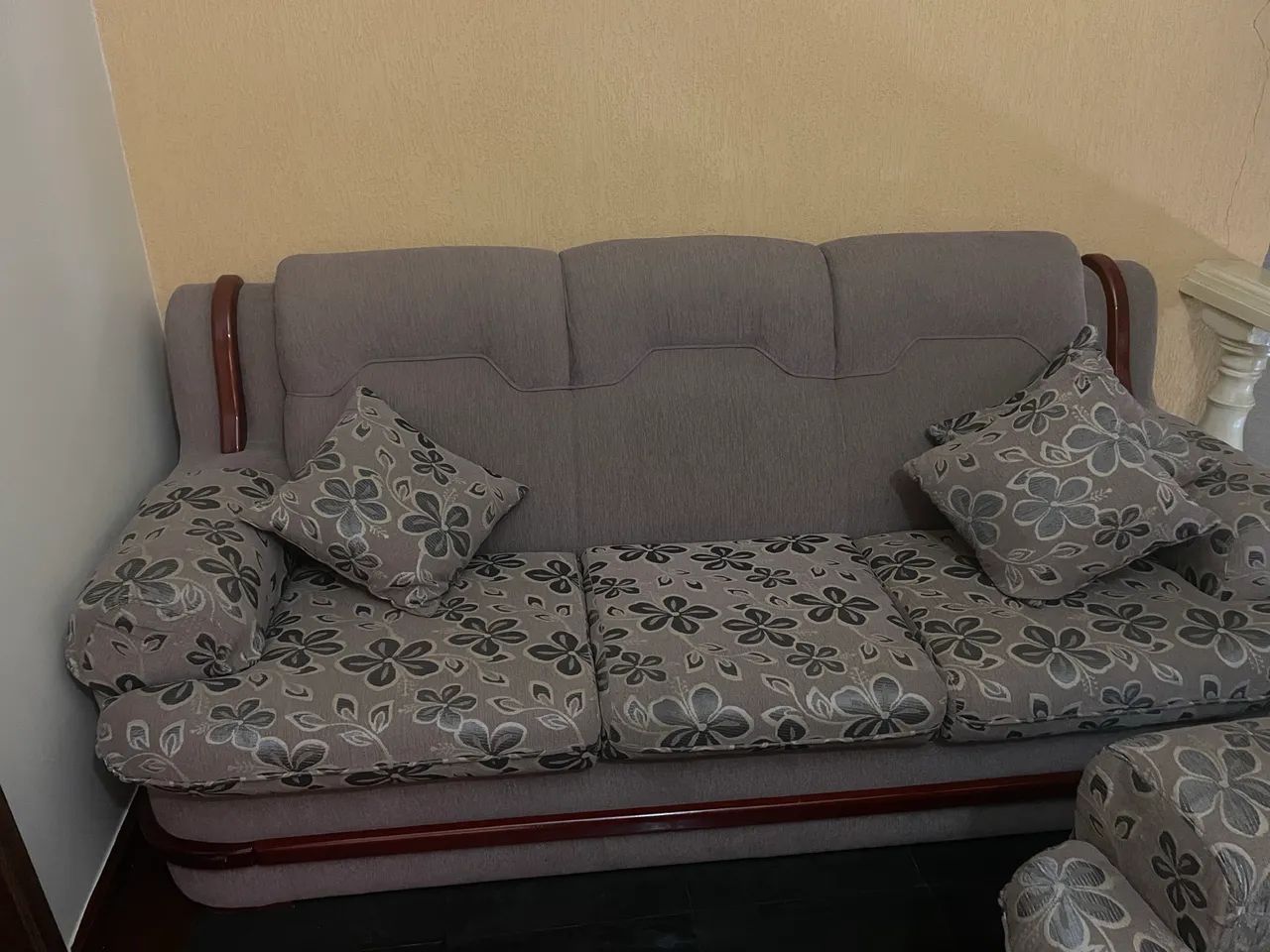Conjunto de Sofá - super confortável e reformado recentemente  - Foto 4