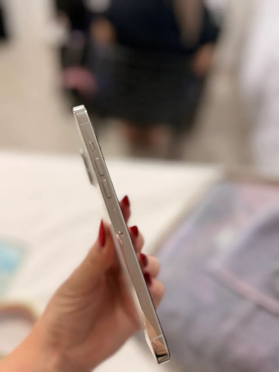 iPhone 13 Pro Max, apenas tela traseira trincada!! Funcionando perfeitamente! - Foto 5