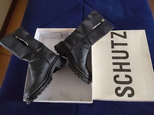 Bota Schutz Tratorada cano médio 37