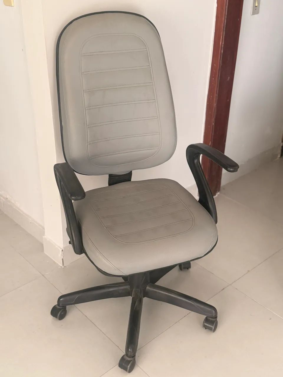 Cadeira de Escritório - Ótimo Estado