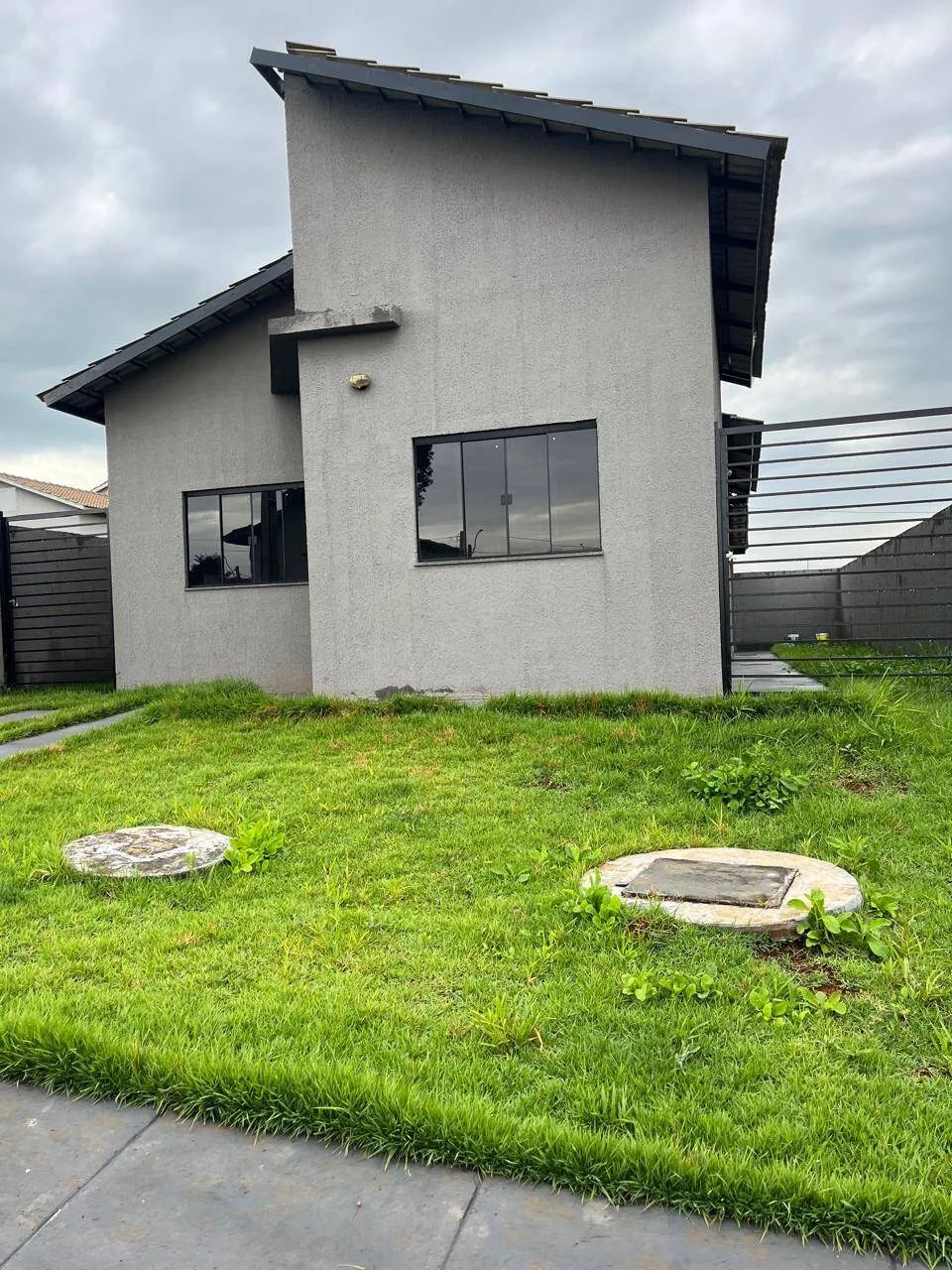 Casa em Condomínio com 3 quartos sendo 1 suíte - Lazer - Trindade