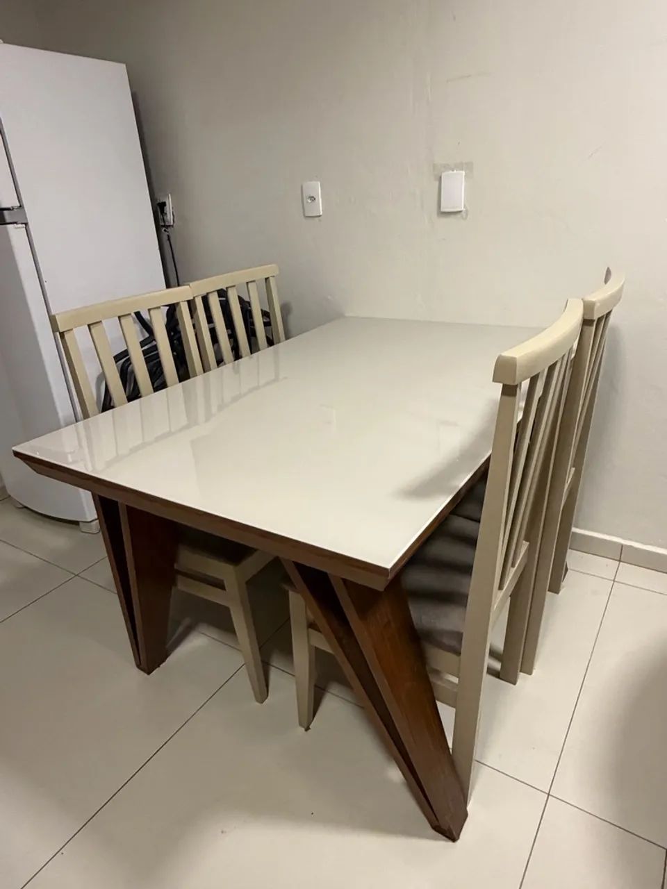 Mesa com 4 cadeiras  - Foto 2