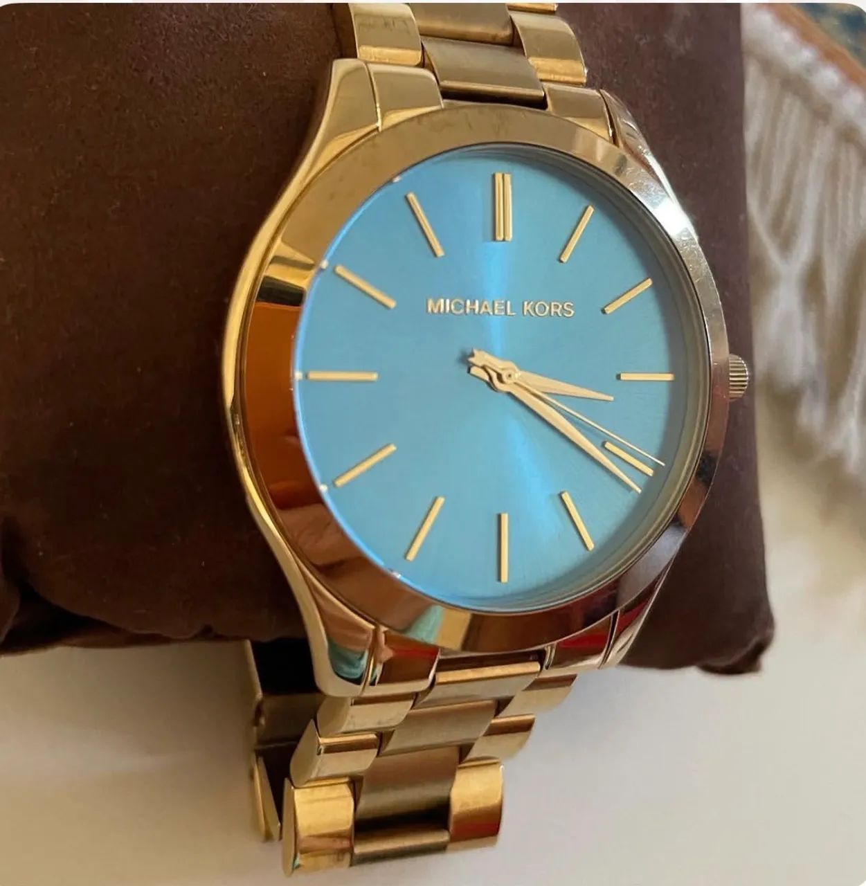 Relógio Michael Kors Original fundo azul  - Foto 2
