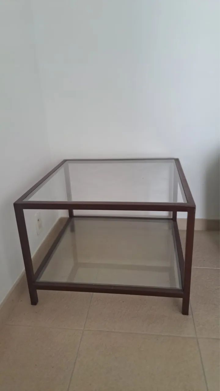Mesa de Canto em Ferro com 2 Tampos de Vidro 70x70 - Impecável - Foto 2