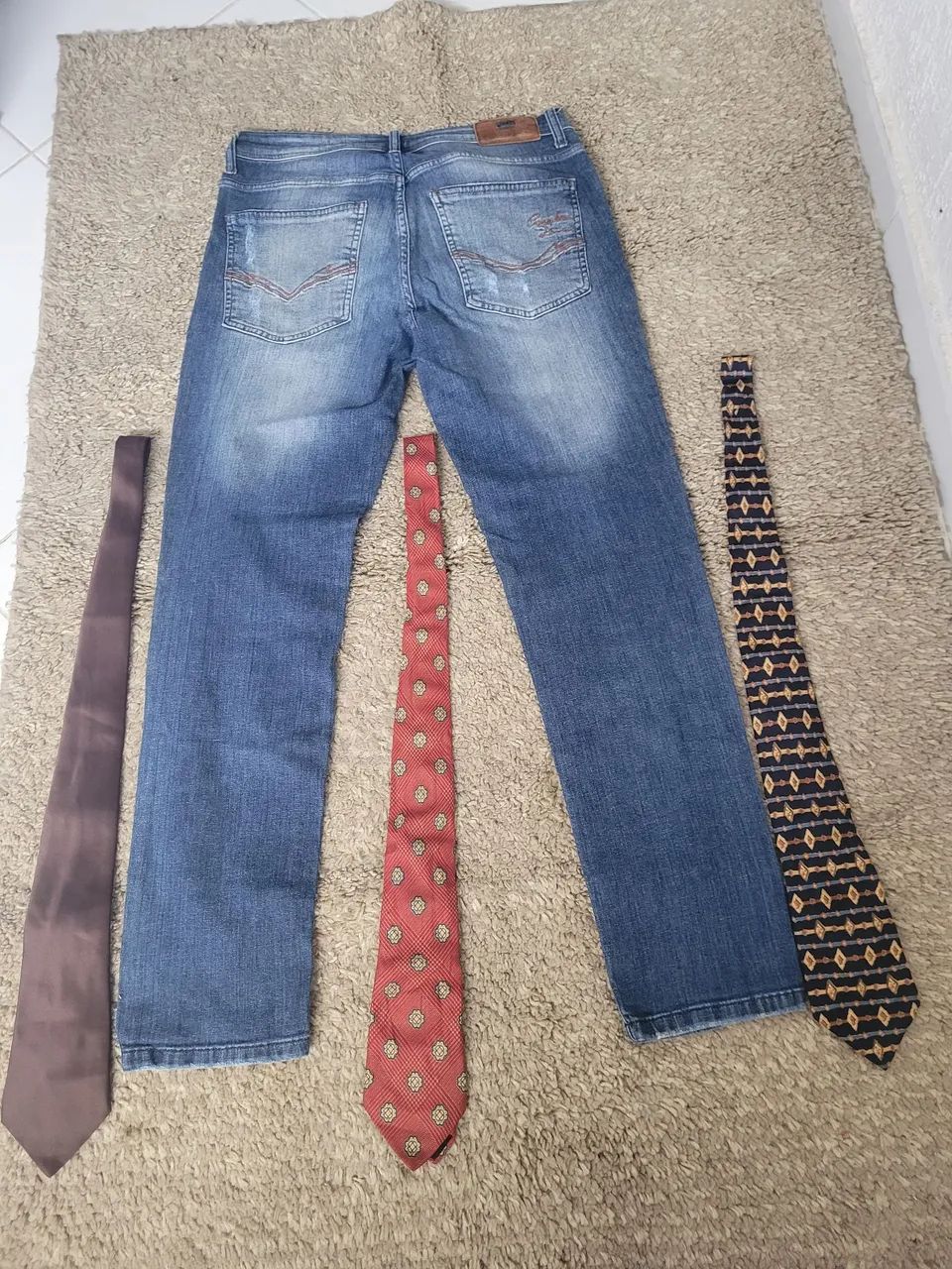 Calça jeans + 3 gravatas  - Foto 4