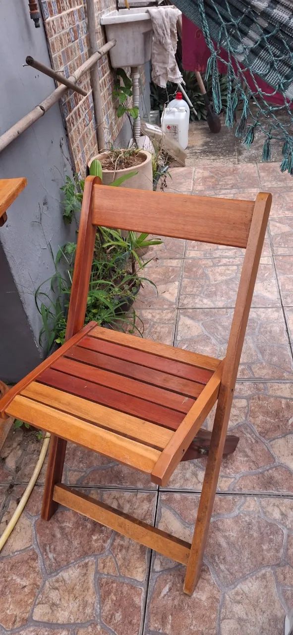 Mesa e cadeiras de madeira  - Foto 4