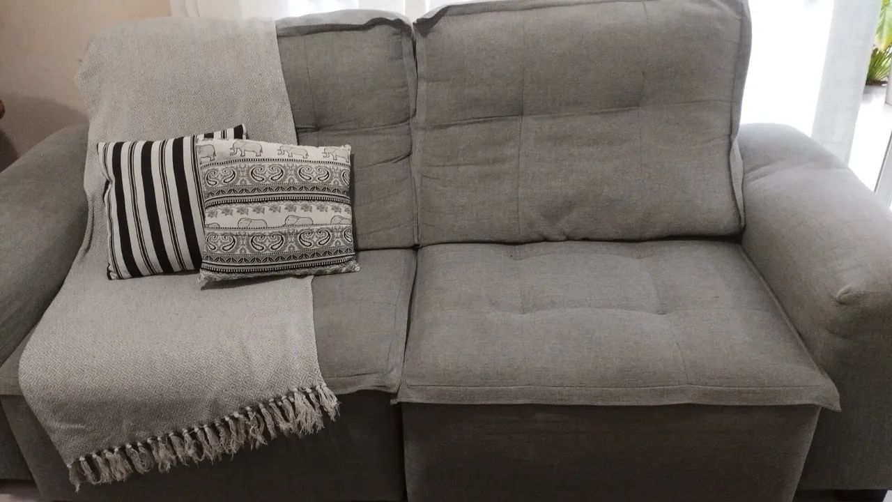 Vendo Sofá 3 lugares.  - Foto 2