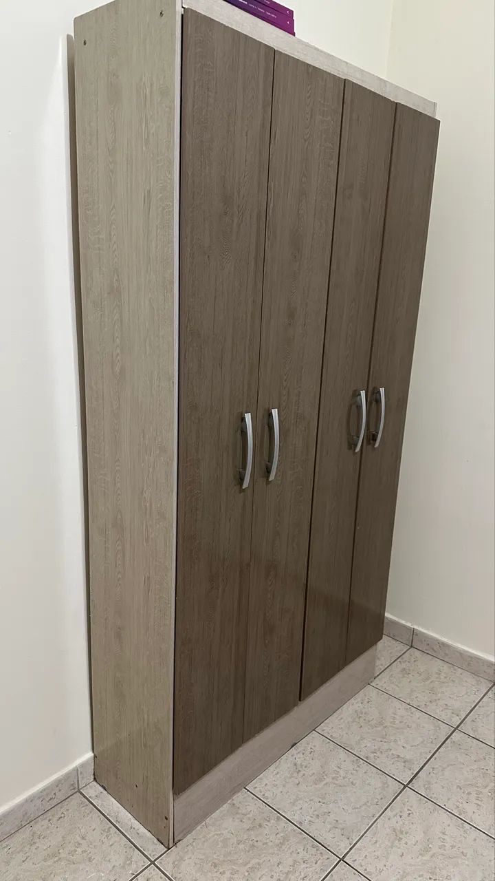 Guarda roupas 4 portas 