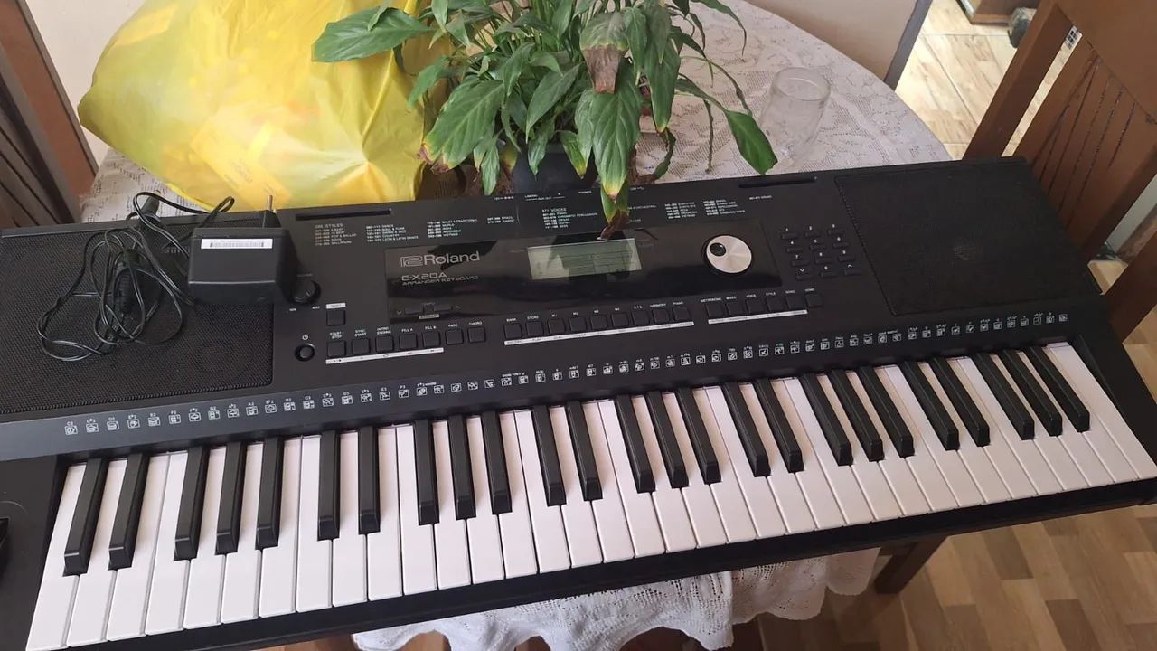 Teclado Roland EX20A