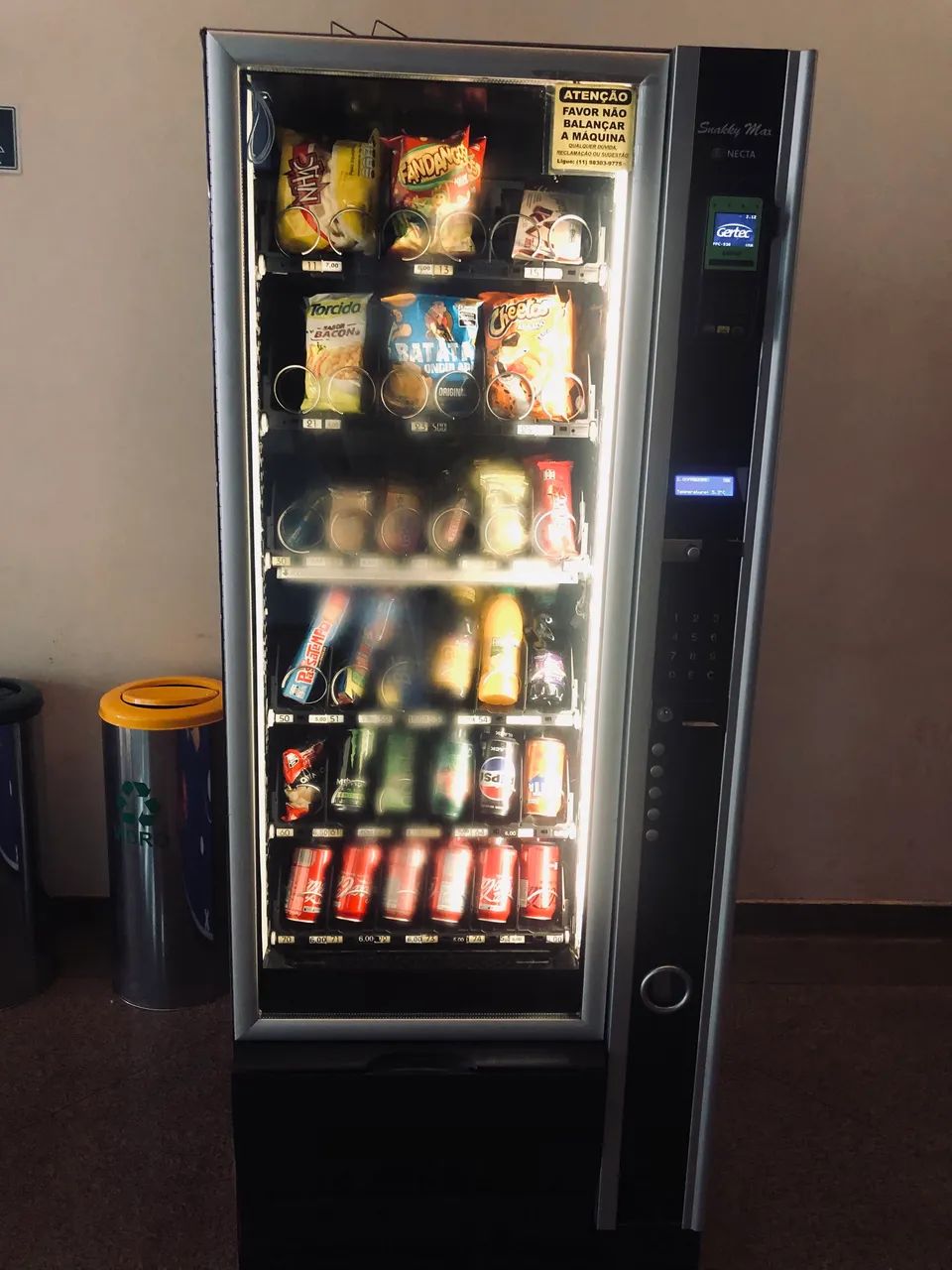 Vending machine /máquina de snacks 