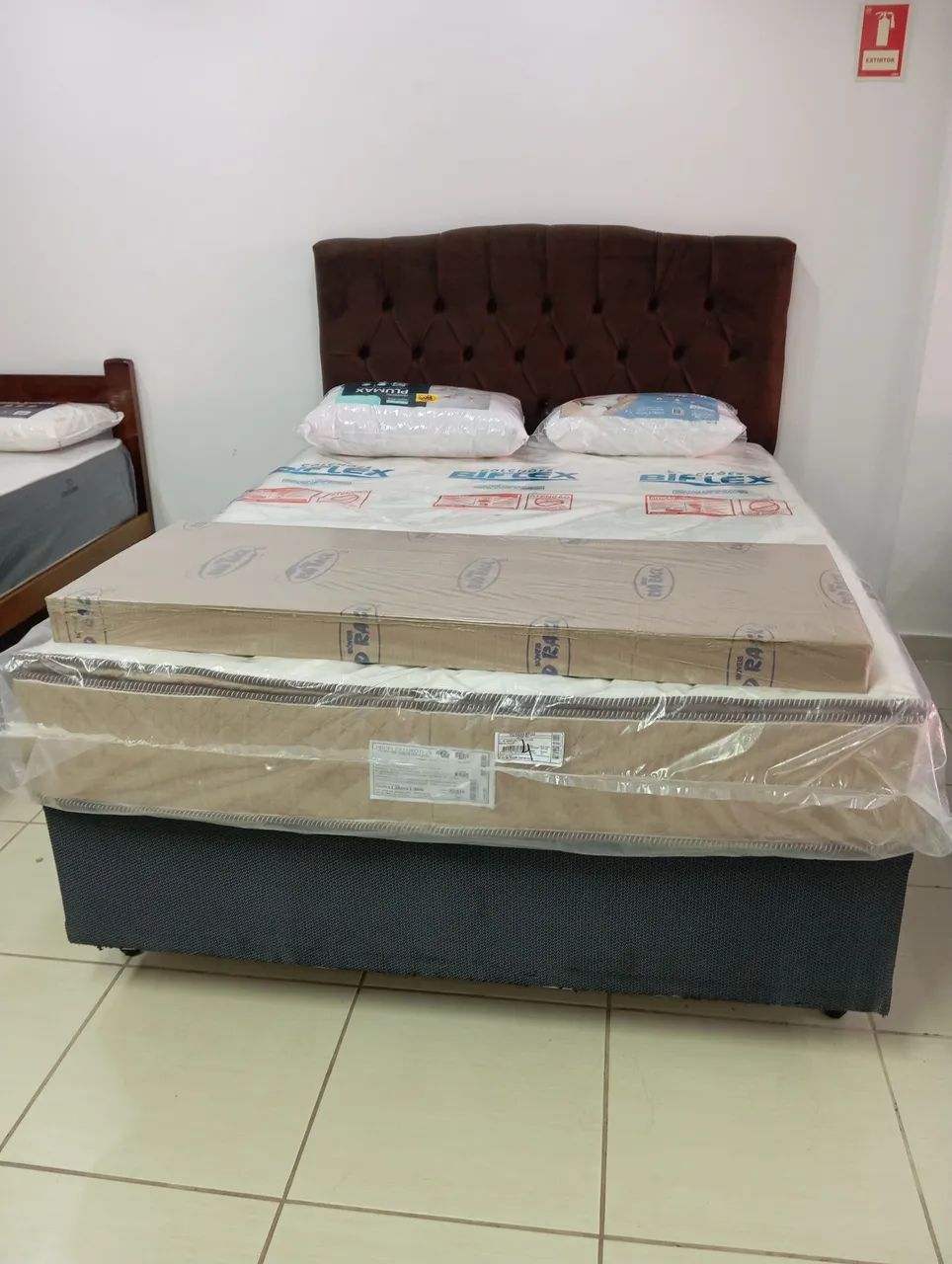 Cama box baú Queen de fábrica  - Foto 5