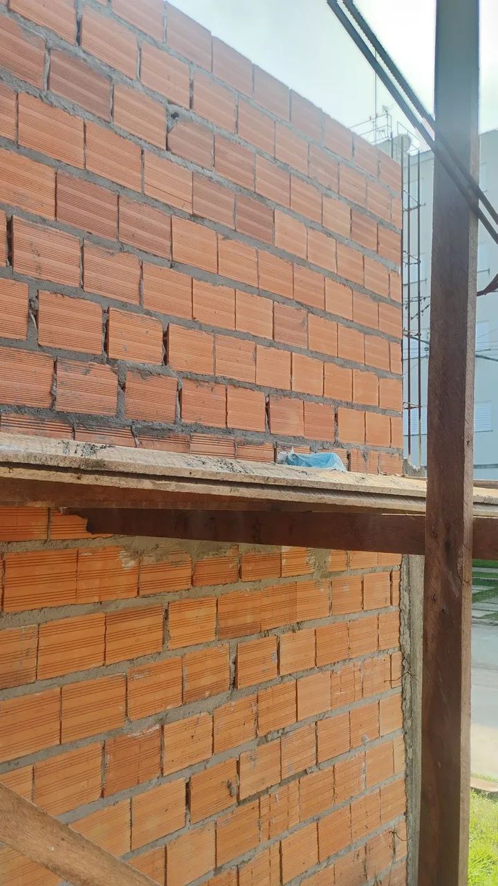 Terreno grande com construção quase pronta   - Foto 2