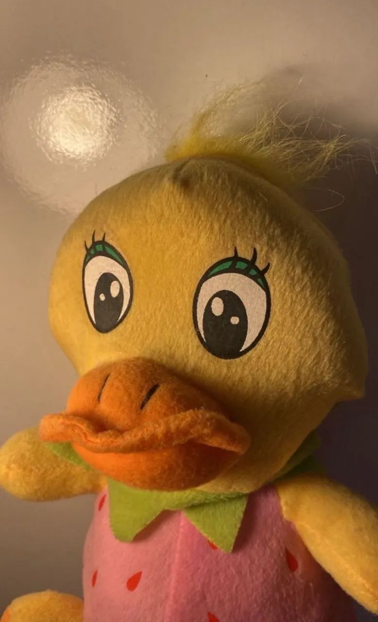 Boneco de Pelúcia - Pato Morango 20cm - Foto 2