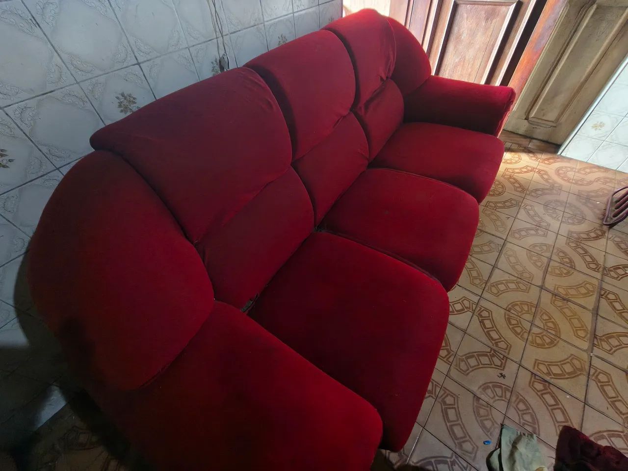 Sofá Vermelho 3 Lugares Confortável e Elegante - Foto 3